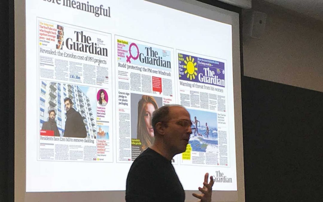 Alex Breuer, director creativo de The Guardian, durante su ponencia en el congreso